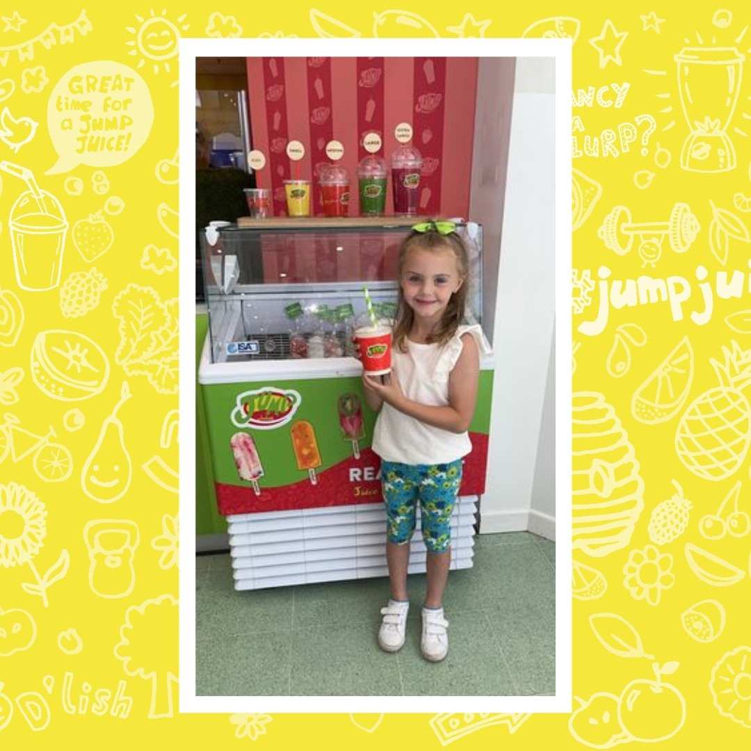 We love some colour co ordination - everyone should match their bows to the Jump Juice decor! 🎀

Thanks to @behind_the_door_of_number_10 for the cute pic 🧡

#jumpjuice #fuelgood #mealinacup